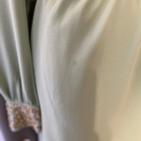 Flirty Dress with detail sleeves - Picture 5 of 6